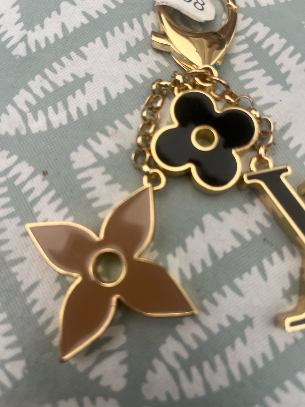 Louis Vuitton style Gold-tone LV & Flower Charm Keychain - Picture 2 of 4